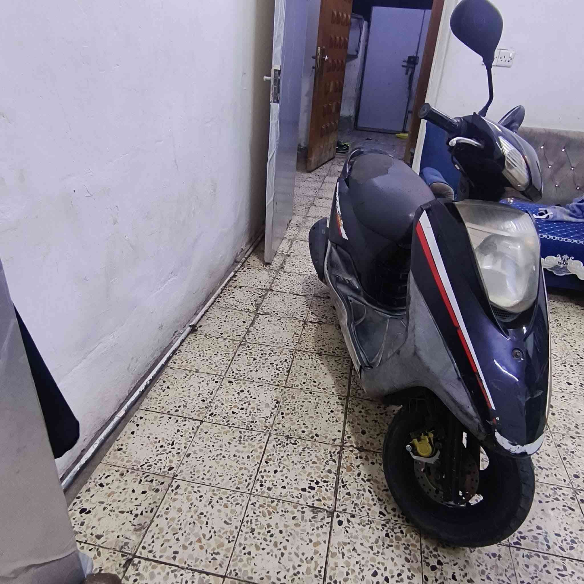 بريز لايت ناصي  جيب باتري ونكر سلف هندر واحد كهربائية شغالة كيج سرعة وكيج بانزين شغالات لايت شغال مكينة بلادي فاتح زنجيل فقط مكفولة من تبخير وصوت جعر 

نواقص اشاير واكفات سبب باتري 
جعجة صالنصة  

بغداد الصليخ حي القاهرة  ***********

السعر 450وبيها مجال
