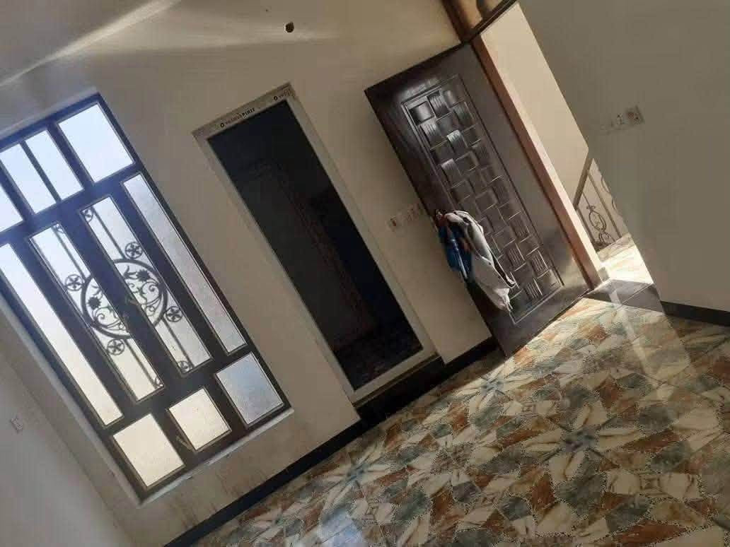 ### *🏡 للبيع مشتمل طابو صرف -  🏡

📍 *العنوان*: الفلوجة - شارع أبو النسور - حي الأمين  
📍 *المقاطعة*: 17 - خلف أسواق المصطفى - قرب ثانوية الروانق  
📐 *المساحة*: 100م² - واجهة 7.25م × نزال 14م  
🛣️ *الشارع*: 10م  
📄 *الطابو*: صرف  
🧱 *البناء*: طابوق

*تفاصيل البيت:*
*الطابق الأرضي:*
- استقبال
- صالة 
- مطبخ
- غرفة نوم
- حمام
- منور

*الطابق الثاني:*
- غرفة نوم سويت
- غرفة نوم صغيرة

💰 *السعر*: 70 مليون دينار - مع مجال قليل

*البيت مناسب للسكن وبموقع حيوي قريب على الخدمات*

_____خليج العرب للعقار في الفلوجه /شارع ابوالنسور

للاستفسار والمعاينة:  
أبو القيصر
الاتصال بنا واتساب على الرقم 
***********
***********
***********
