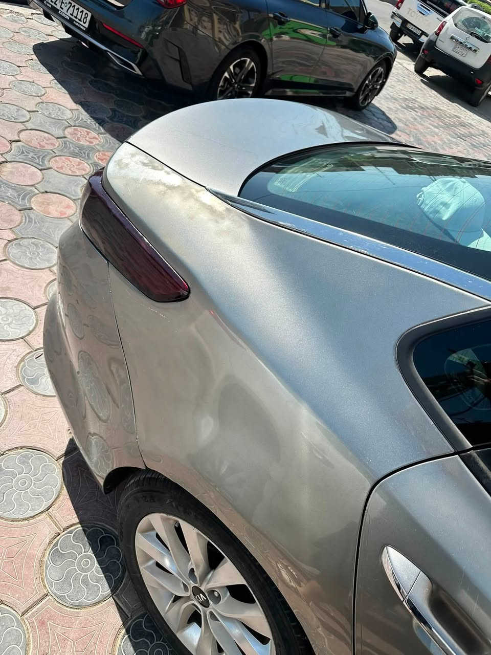 السلام وعليكم كيا اوبتما 2018 fe للبيع
محرك 2400 gdi  السياره ماشيه ٨٣ الف ميل مواصفات ال fe معروفه السونار مرفق مع الصور حادثها خلفي وصور الحادث مرفقه ويا الصور بدون ايرباك بدون دواخل البجم كبس السياره بيها حالوب شويه بس ممبين بالصور والسنويه ب اسمي تحويل ثاني يوم رقم بغداد السياره خير من الله صارلها سنتين عندي مفديوم وكفتني بشارع 
نقصها بس صدر امامي 
السعر ١١٥ وبيها مجال 
مكاني بغداد الدوره حي الصحه 
للأستفسار ***********
