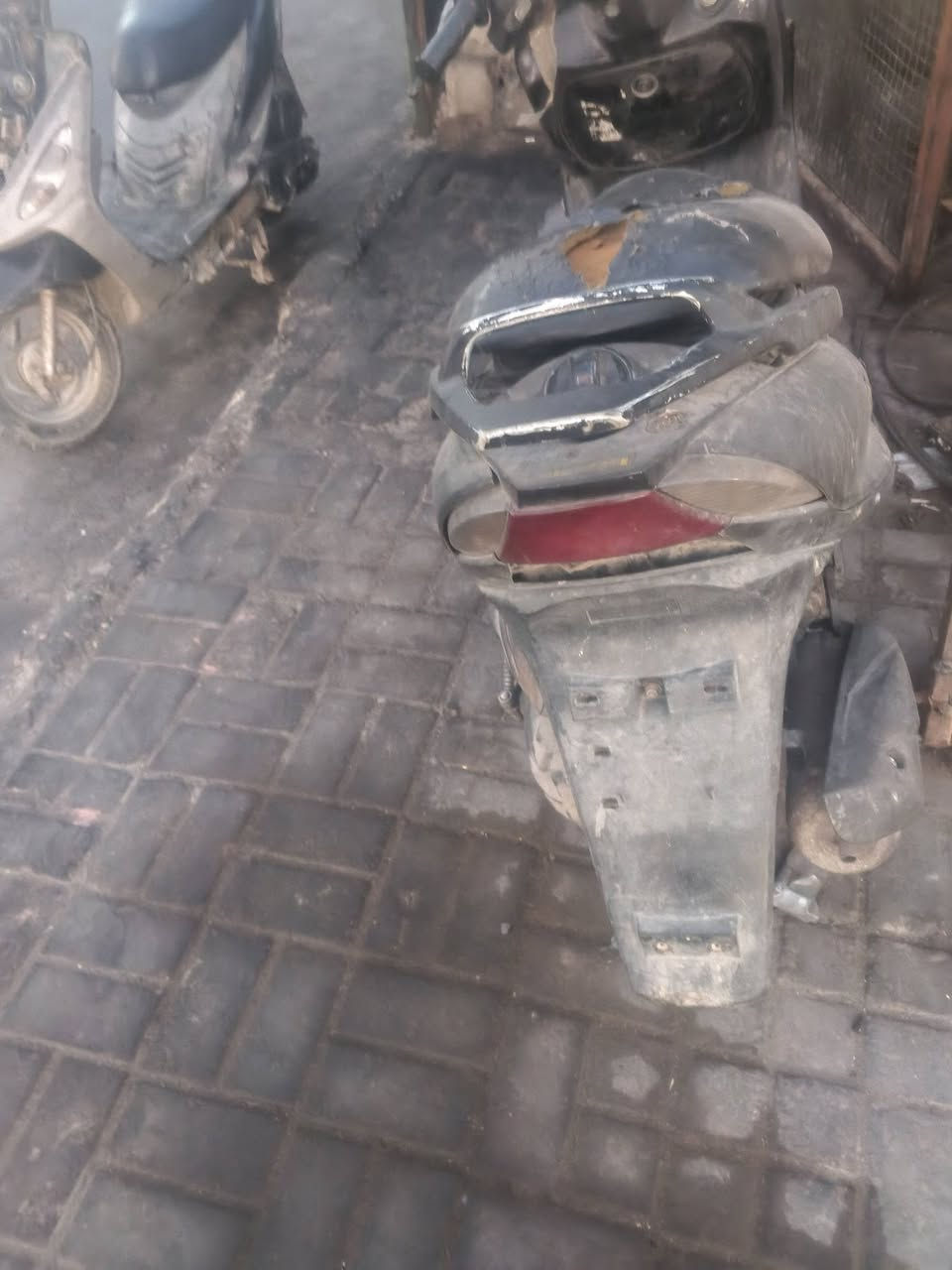 دراجه ثعلب سرعه الدراجه 140 الصبح عندي اليوم طفت كربريتر  وسخه اريد ابيعها كومه حديد قبل خمس ايام مسوي ولفات سعر150الف مكاني بغداد مدينة الصدر قطاع 55 رقم ***********
