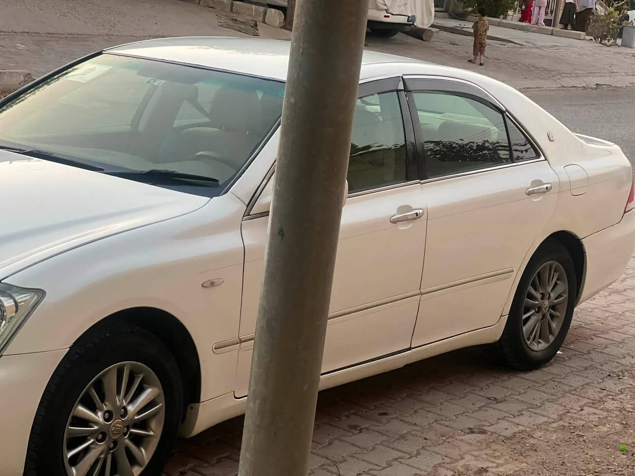 براوة ٢٠٠٥
١٨٢ ناوزةرد شاشة كاميرا 
١٠٠ هةزار رؤشتوة لؤكة
كؤديي نيية ريك بيكة ناوي خؤتةوة
٤٧ مةجاليشي تياية
***********
