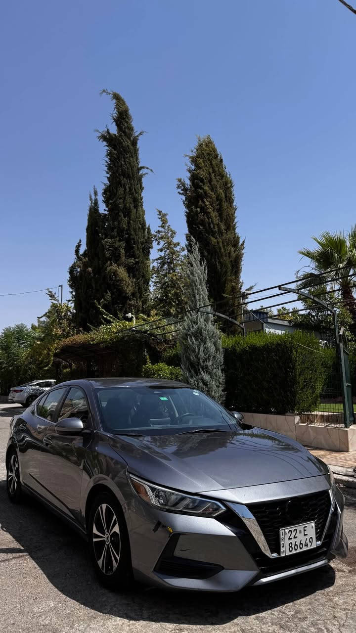 🚗 بۆ فرۆشتن: نیسان سێنترا (Nissan Sentra)
سەیارەیەکی زۆر خاوێن، بەهێز و کەممەسڕەف، ئامادەیە بۆ لێخوڕین بێ هیچ مەسرەفێک.
📋 زانیارییە گشتییەکان
 * جۆری ئۆتۆمبێل: نیسان سێنترا (Nissan Sentra)
 * مۆدێل: [ساڵی مۆدێل بنووسە، بۆ نموونە: 2021 / 2022]
 * ڕەنگ: ڕەساسی مێتاڵیک (Gun Metallic) - زۆر جوان و تایبەت
 * ژمارە: هەولێر (کۆدی 22) - بەناوی خۆمەوەیە / وەرەقەی پاکە
 * مەکینە: 2.0 لیتر (4 سلندەر) - بەهێز و زۆر ئابووری لە بنزیندا
 * گێڕ: ئۆتۆماتیک (CVT)
 * کیلۆمەتراژ (ڕۆشتوو): [بڕی ٧٢.٠٠٠km]
🌟 مواسەفات و تایبەتمەندییەکان
دەرەوەی سەیارە:
 * دیزاینی نوێ و شیکی Front Grille (V-Motion)
 * ویل کەپ (Alloy Wheels) ڕەسەنی نیسان
 * لایتی پێشەوەی ئۆتۆماتیک + لایتی ڕۆژ (DRL)
 * شوێنی تایبەتی فۆگ لایت
ناوەوە و ئاسوودەیی:
 * شاشەی گەورەی لمس (Touch Screen)
 * پشتیوانی Apple CarPlay و Android Auto
 * کامێرای دواوە (Rear Camera) بە کوالێتی بەرز
 * سوکان ڤۆلیۆم، کۆنتڕۆڵ و تەثبیت سڕعە (Cruise Control)
 * سیستەمی تەبرید و تەکسیفی زۆر بەهێز
 * بلوتووس (Bluetooth) + دەرچەی USB و Type-C و AUX
سیستەمی سەلامەتی (Safety):
 * ڕاداری پێشەوە و ئیستۆپکردنی ئۆتۆماتیکی (Automatic Emergency Braking)
 * سیستەمی ئاگادارکردنەوە لە خاڵی کوێر (Blind Spot Warning)
 * سیستەمی ئاگادارکردنەوە لە لادان لە هێڵ (Lane Departure Warning)
 * سیستەمی ABS و ڕاگرتنی هاوسەنگی (Traction Control)
 * ئێرباگی کامل و سەلامەت
🛠️ دۆخی سەیارەکە
 * بۆیاخ و بادی: [دوو پارچە]
 * مەکینە و گێڕ: بە شەرت، بێ هیچ کێشەیەک و زۆر خاوێن.
💰 نرخ و پەیوەندی
 * نرخ: [١٣.٧٠٠$] (بە مەجالێکی کەم)
 * شوێن: هەولێر
 * ژمارەی پەیوەندی: [***********]
 * فایبەر / واتسئەپ: [***********] Singapore
