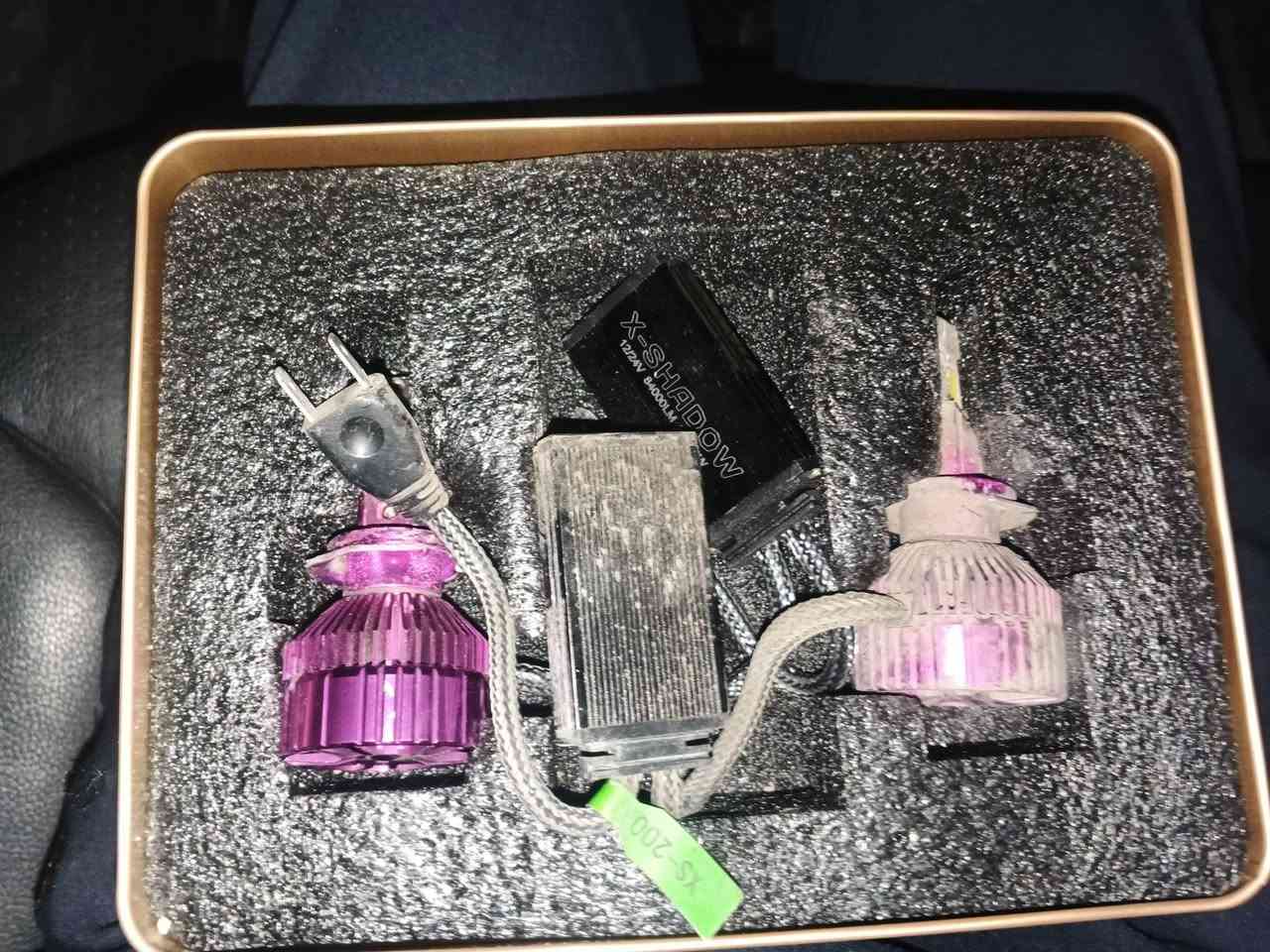سلام عليكم 
للبيع 
اصلي LED
زنون
السعر 75 الف
العنوان موصل 
***********
