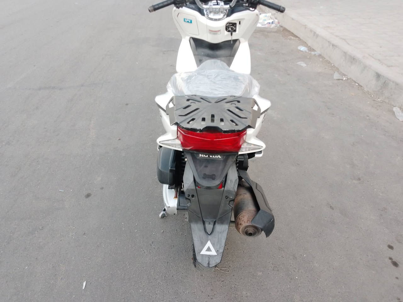 سلام عليكم دراجه pcx كله شغاله جيل ثاني للبيع جيب فيتر وتعال افحص ستان كهربائي حساس زدحام شغال العنوان بغداد مدينة الصدر تقاطع المستشفى ***********
