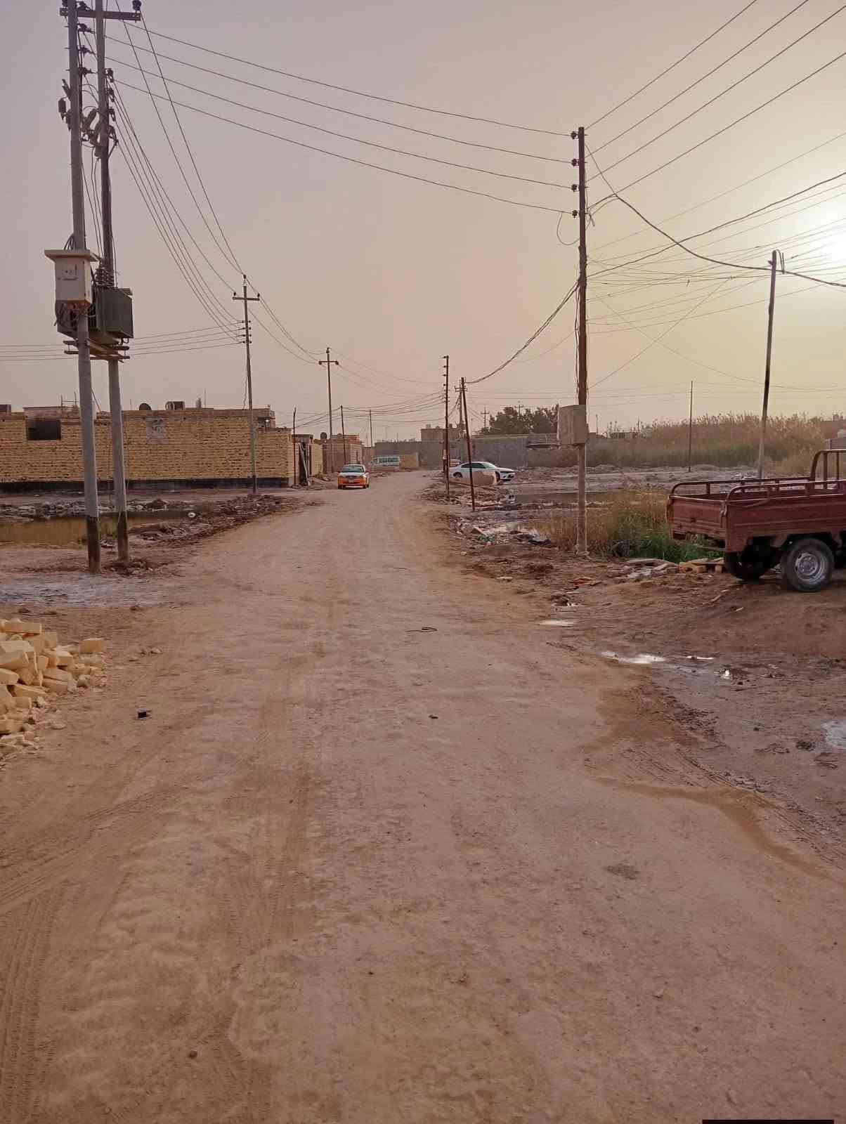 السلام عليكم اخوان بيت زراعي للبيع المساحه 120 البناء بلوك خدمات كامله البيت يتكون من غرفتين ودوانيه ومطبخ وغرفه قاط ثاني البيت نزله ابو كامل الرئيسيه مقابل النزله الاولى مال حي الجوادين الاستفسار على الرقم او واتساب ***********
