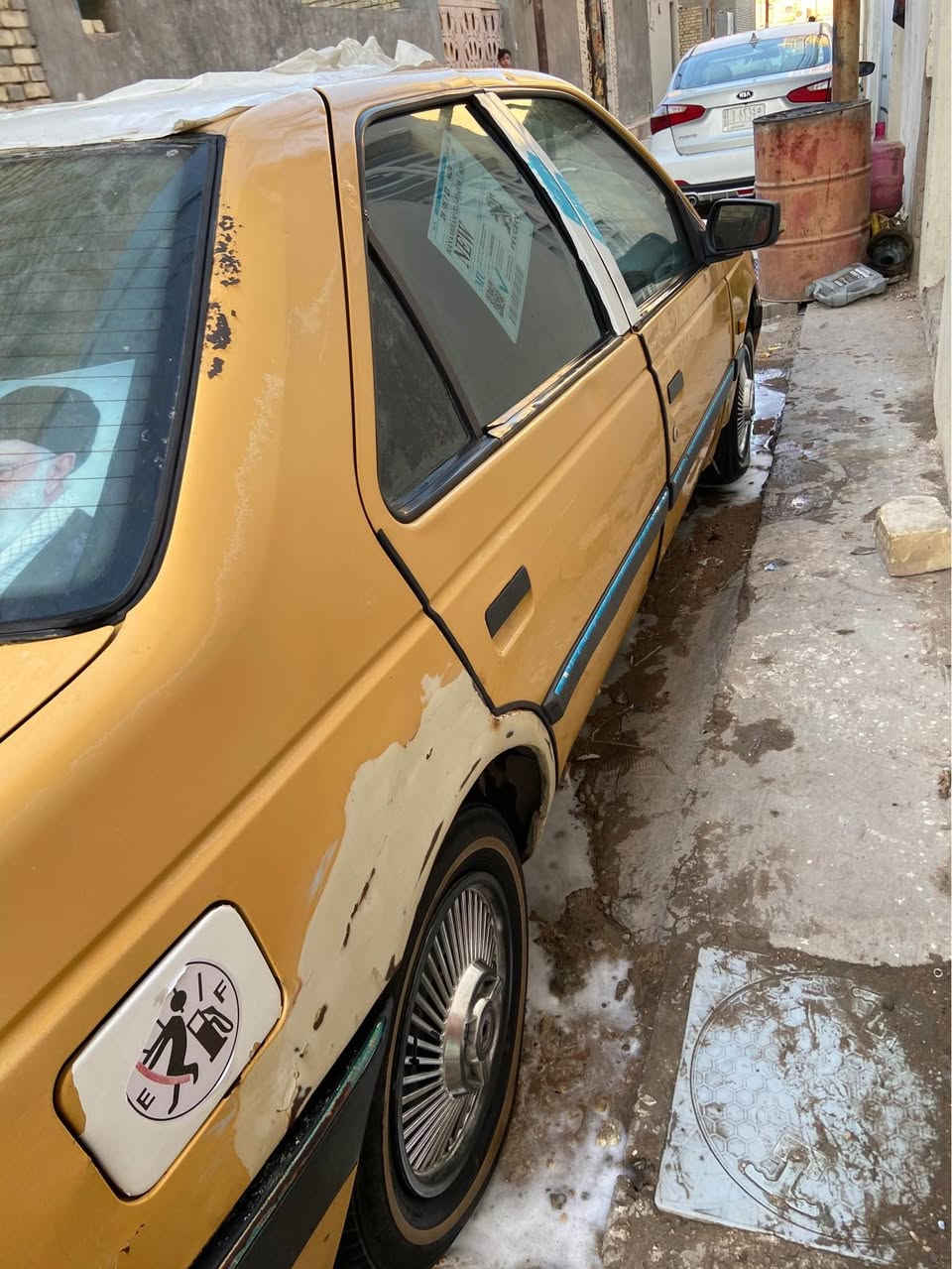 بيجو ٤٠٥ لون اصفر رقم نجف ابيع بدون راعي عليه غير متواجد على فيس فقط واتساب سعر ٢٠ وبيه مجال *********** النجف, العراق

