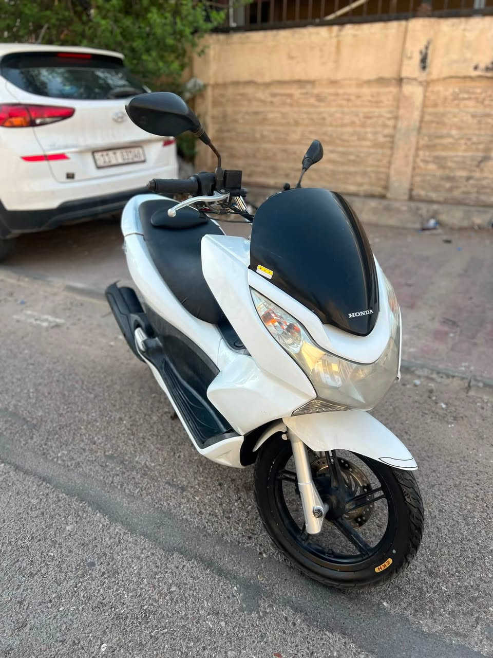 دراجه pcxجيل اول JF ياباني 🇯🇵
مصارله 4  اشهر من نازله رمبه 
شلعه معدل  برغي ممطخوخه دراجه
شرط ابيعلك على ضمان 
كفاله عامه اوراقه كامله
 كلشي بيه بلادي
مكينه 125  مري  (الصلي)
كفرات اصليه  ماشيه(29) الف 
  دراجة  كلها ابلاديه   شرط النضافه دراجهة مال رمبه مال معرض المديل 2016 ماخذها رمبه اوراق المعرض موجوده يعني مو مال شارع 
حساس ازدحام سويجات ٢ الدراجه كفاله عامه الدراجه على ايدي شوفت عينك ياباني الاصليJF جديده مكاني بغداد السعر 1600وبيه مجال قليل 
اي استفسار
‭***********
