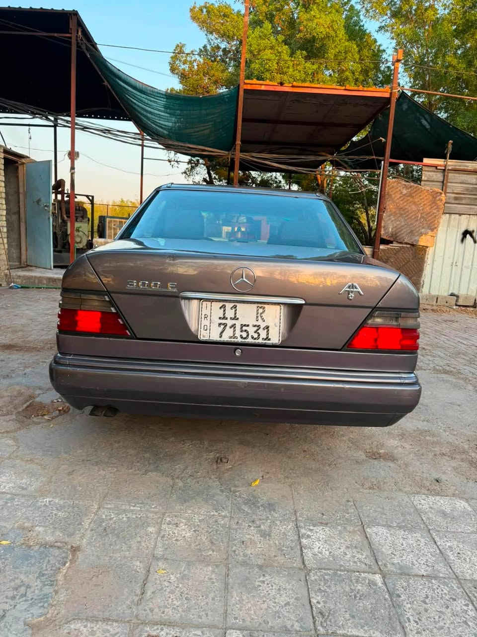 مارسيديس دب 300
موديل 91
مكينه 300 بلاديه قبق أسود عنكبوت 
كير جديد 4 نمر 
سلايت طكتين
كهربائيات كلها شغاله 
لايت زنون 
باتري جديد 
تخم تاير 
السياره جدديده مال جني
مكان السياره بغداد الامين 
التبريد نقص بس فريز بي ليك 
السعر 75$ وبيها مجال 
***********
