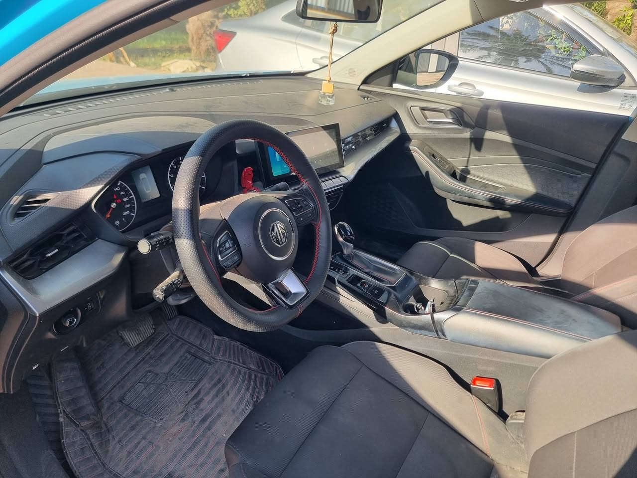 السلام عليكم
MG GT 2022 تنفس طبيعي

السياره حره تحويل شوكت ميعجبك ماشيه 63 الف 

لون مميز سمائي / رقم سليمانيه 

السياره نضيفه جدا من الداخل 

مابيها ولاقطره صبغ / فقط بيها ضربه بالباب الخلفي بسيطه مامصلح على وضعه / سونرها موجود 

السعر 105 وبيها مجال  

عنوان بغداد / الراشديه

***********
