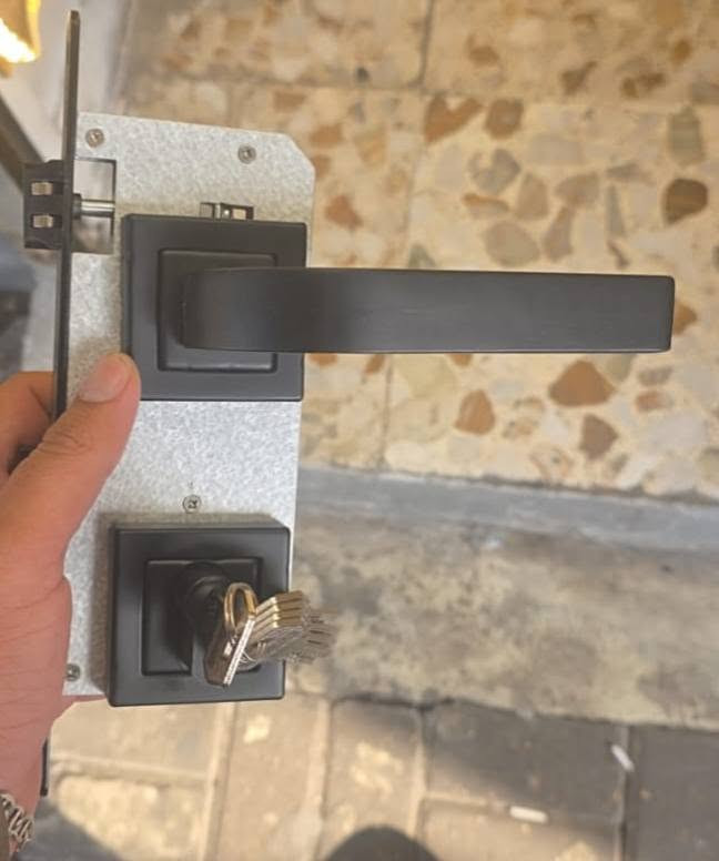 كيلون منفصل كامل يتضمن
يدة + مكينة + 3 قطع نرمادف فراشة 
سعر الجملة 12.5 الف عراقي 
سعر المفرد 17.5 الف عراقي 
للتواصل عل رقم ***********
