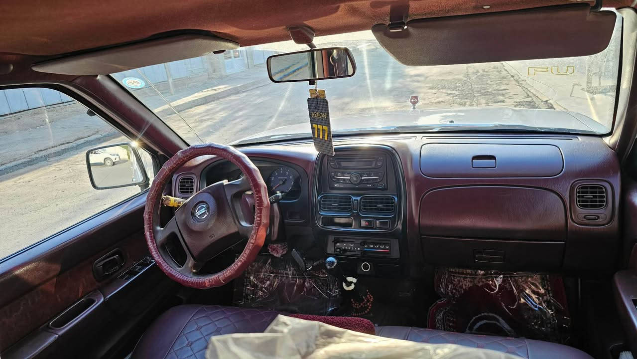 نیسان ٢٠٠٨ یابانی سەنەوی بە سەر نەچوە
چوار تایەی لۆك لە ژێرایە
گێرو مەکینەی بە شەرت
بۆیاخ تیانیە
دو سێ پەلە ساری هەیە
پێشی هیچ پیوە نیە
نرخ ١١٨  گەڵا مجال
***********
*********** السليمانية, العراق
