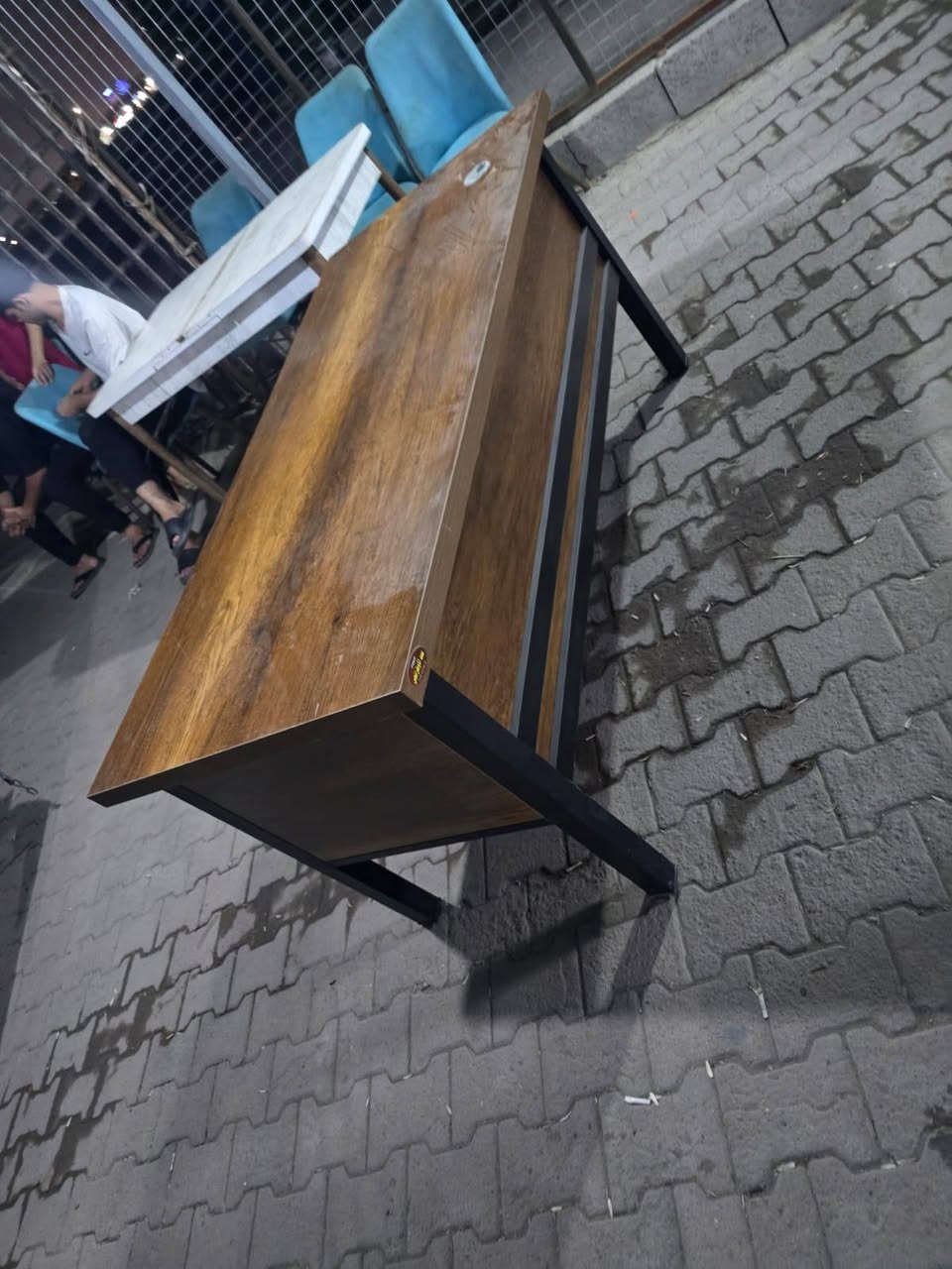ميز مكتب • نظيف • توصيل كركوك