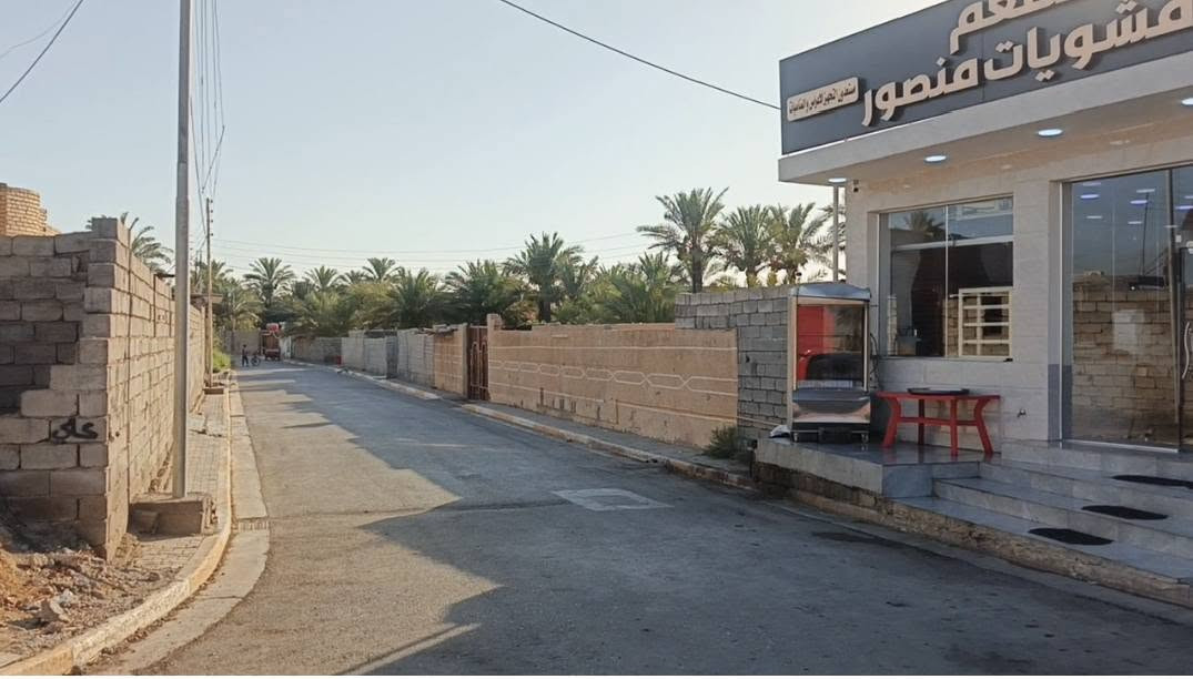 السلام عليكم  بيت للبيع منطقه هور الباشا قرب جامع الهداية ومدرستي الزخرف والتطور مقابل افران ومعجنات احباب المصطفى فرع مطعم ومشويات منصور مساحة الدار 300م  زراعي يحتوي على استقبال 7.5×4.5مطبخ5×4 غرفتين 5×4 حولي مع تحت الدرج 8×4 اما القاط الثاني قيد الانشاء نفسها تفاصيل الغرف والحولي في القاط الاول  للإستفسار اكثر  الاتصال على هذا الرقم ***********
