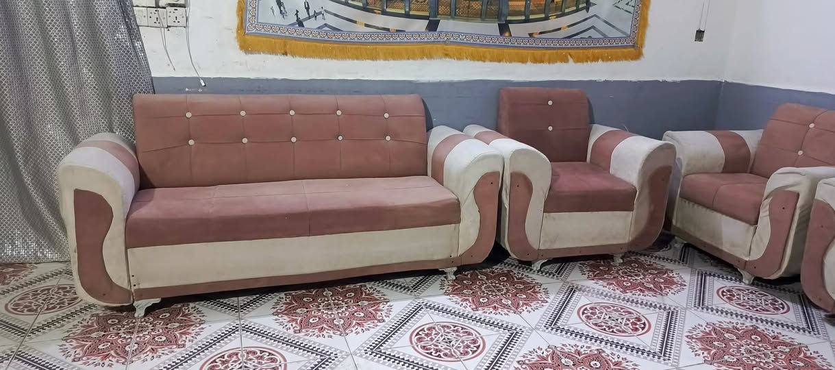 َمكلفه بالنشر
 تخم خمس قطع عشر مقاعد للبيع  ب١٨٠ الشراي يتصل على  ***********
