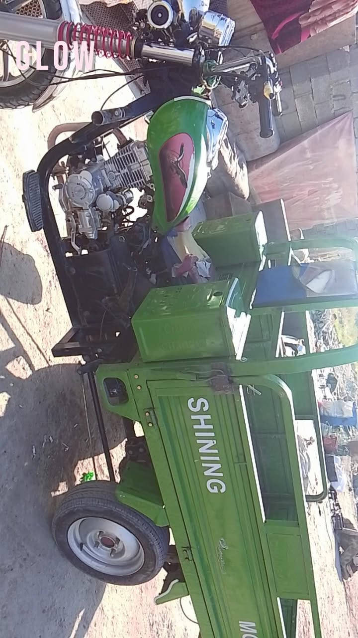 سلام عليكم مرخصت صاحب الكروب ستوته خمسه وعشرين نصفيه ستعمال مو قوي مكينه كلشي مابيه بسكلجات مبدله فقط مكان بغداد رقمي ***********

نص مكتوب في الصور:
- GLOW