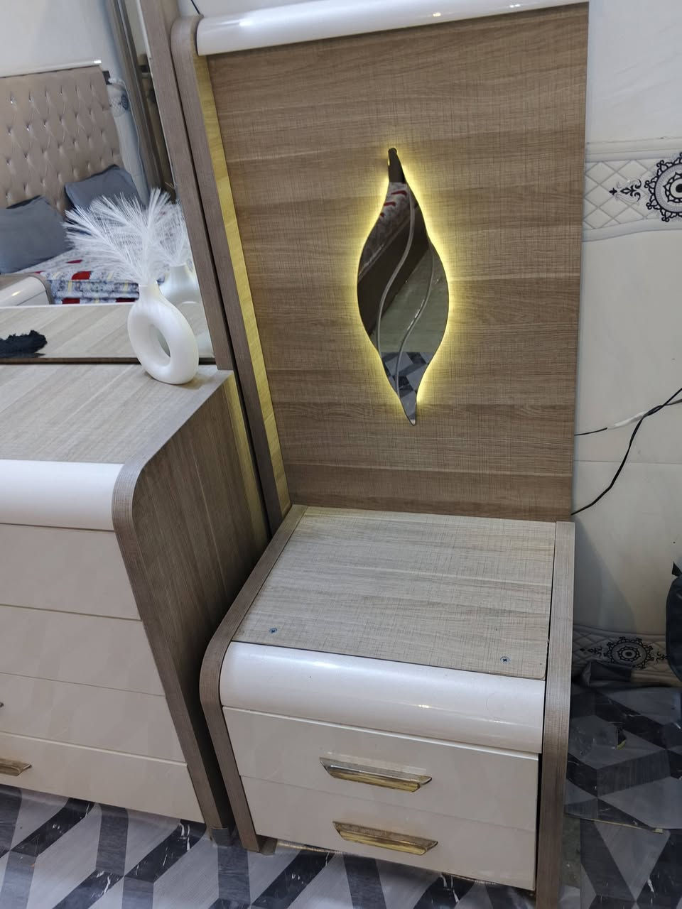 االسلام عليكم غرفة تركية للبيع ماركة مودرن نظافة كدام عينك مكاني ناحية الامام سبب البيع اريد اطبك الارضية وجيب اصغر‏‪***********‬‏ السعر650 للعلم اخوتها 16 ورقة
