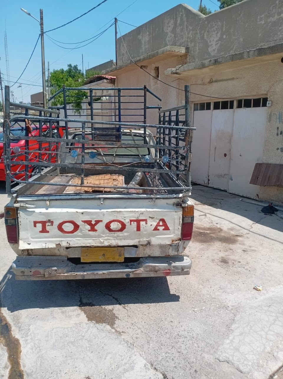 سيارة ٨٠ صاحبها موجود محرك وكير وشاصي حيل نظيفات وشرط تحويل السعر ١٤ َورقه وبيها مجال قليل ***********
