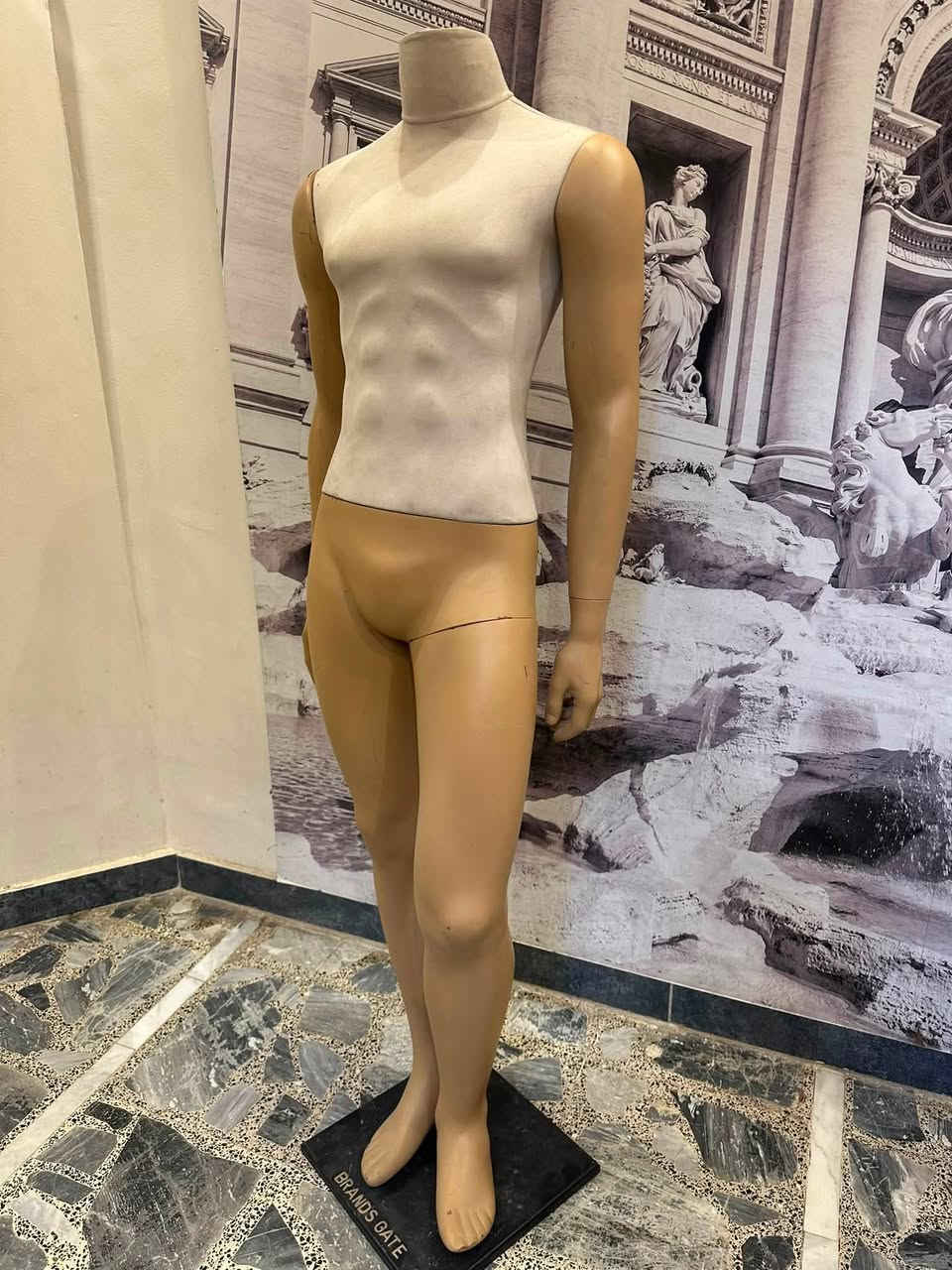 🔥تصفية محل ملابس ( اخر قطعة ) 🔥
مانيكان تركي درجة اولى 
السعر الاصلي : 200$ 
السعر الحالي : ٦٠ الف
نظيفة فقط خدوش 
ابو عبد الله 
***********
