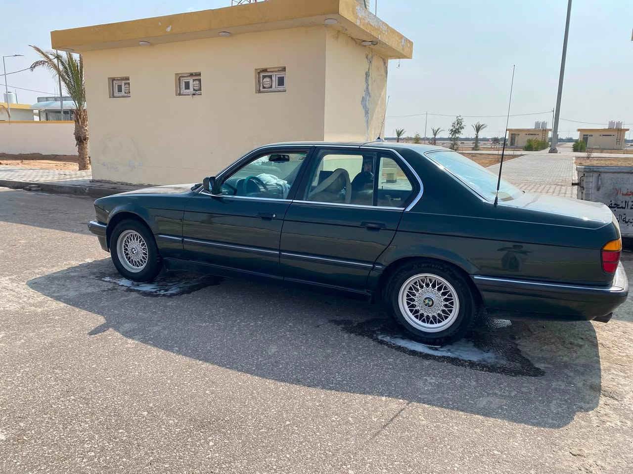 بيئم حجم 735 مكينه وكير بلادي موديل 1990 رقم بغداد بسمي 
تحويل مباشر سنويه إلى 28 مصبوغه عام لون زيتوني للجماليه فقط سياره عل لبلاد  داخل بيجي كهربائيات كله شغاله تبريد حداديه تخم تاير  دبل جكمجه دبل تكوه مضخم مسجل شاشه بلوتوث كشنات جلد بلاء بيجي لايت زنون نفس الصوره السعر خاص المكان  البصره الزبير
متواجد علا هاذ الرقم فقط :***********
