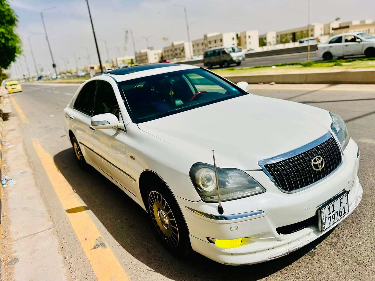 السلام عليكم ورحمة الله وبركاته  تيوتا ماجستا  2005للبيع 

رقم بغداد بسمي قرار 48 فول واحد على واحد وكدامكم الصور       ما يحتاج اذكر المواصفات معروفه مالت الماجسته الفول 

النجف الأشرف 
السعر 145
***********
