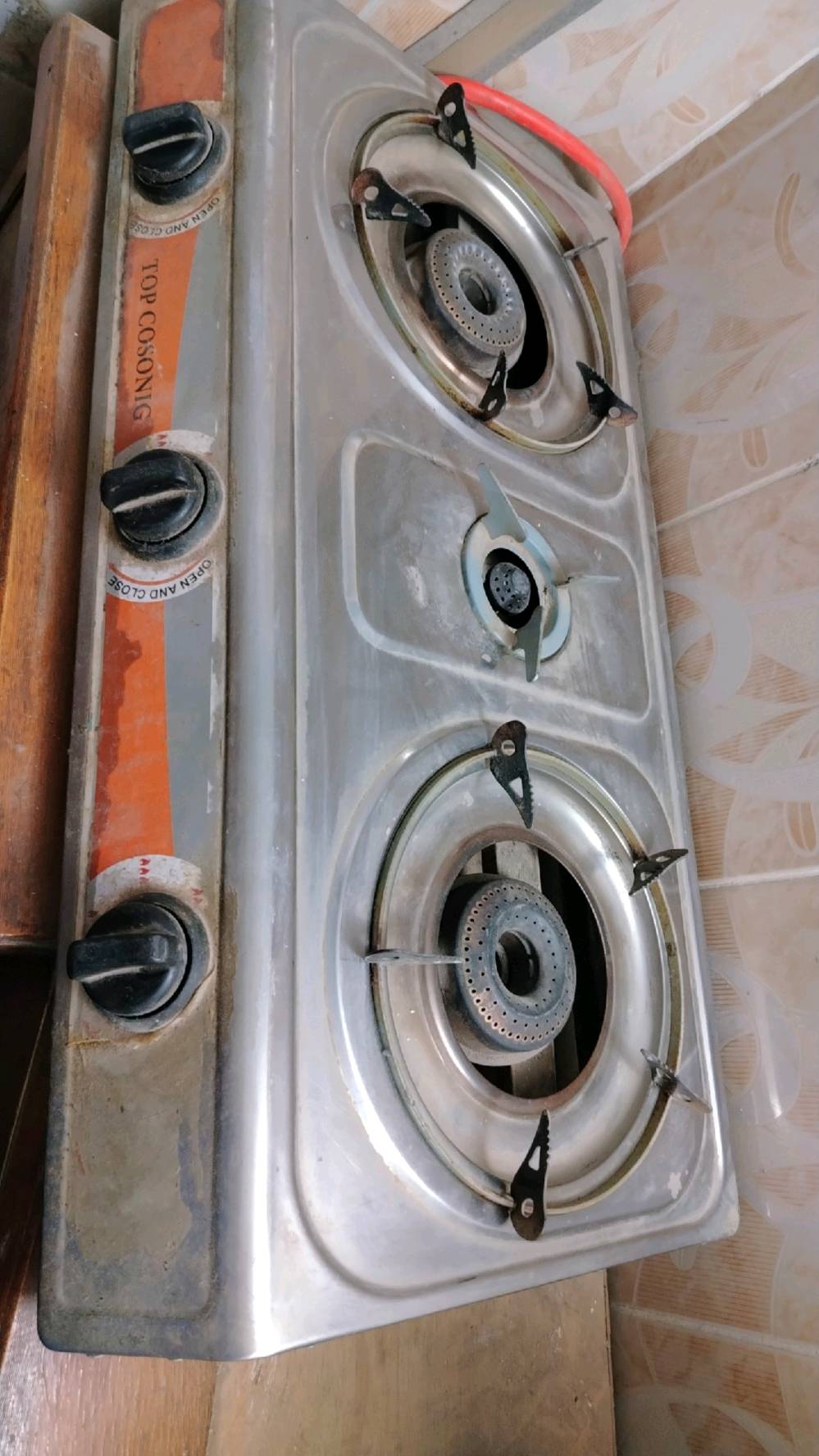 طباخ منضدي نظيف يشتغل على الغاز السعر ٢٠ الف و بي مجال
هل بيه أي عيب أو نقص غير النظافة، مثل ضعف بالشعلات أو تسريب أو مشكلة بالولاعات؟: 
نظيف مابي اي شي مستعمل قليل 
وين موقعك بالضبط حتى المشتري يعرف منين يستلمه؟: 
بغداد الصليخ 
هل الطباخ ويا ملحقاته كاملة مثل ليّ الغاز/المنظم، لو بس الطباخ وحده؟ وهل التوصيل متوفر لو استلام يد بيد؟: 
فقط طباخ بدون منظم 