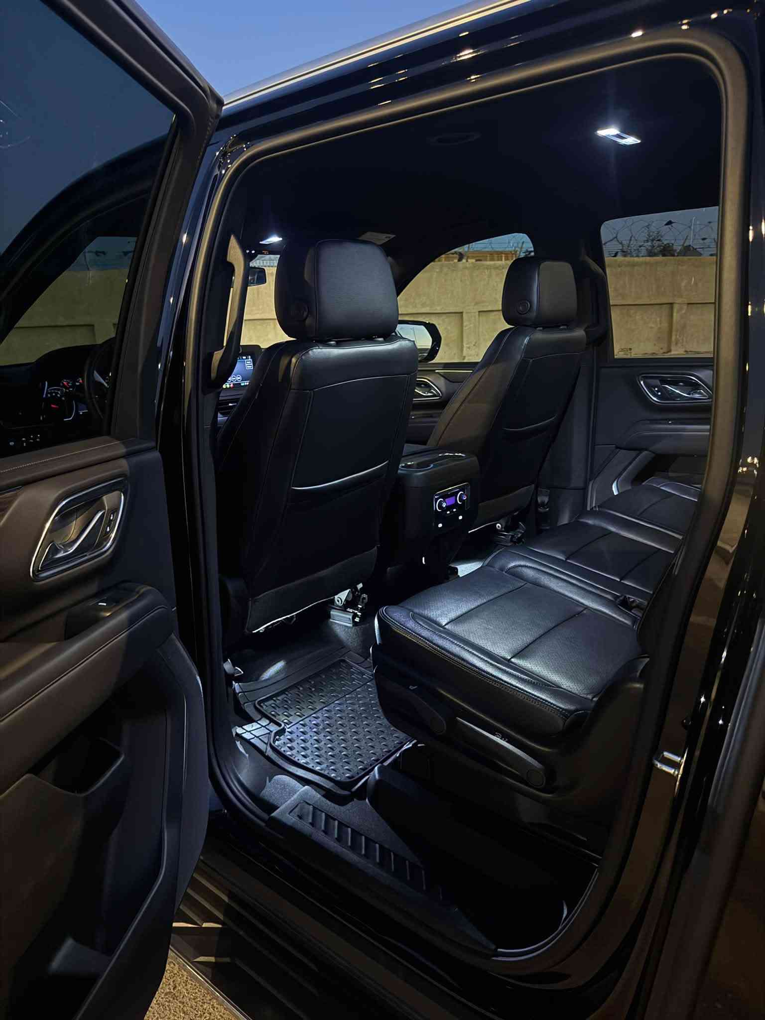 Chevrolet Suburban 2024 LS
 رقم بصرة خصوصي 
كشنات جلد متصله (كشنين كهربائية)
تو ويل 
محرك 5300
رادار خروج عن المسار 
حساسات خلفي و امامي 
كاميرا خلفية 
وارد امريكي 
من امريكا ماشيه 33 الف ميل و حالياً 35 الف ميل 
ضربتها جاملغ و ربع من البنيد
منظومة التبريد و الراديترات و جميع الكهربائيات ع وضع الشركة حتى الدعاميه بلاد بس صبغتها جمع الشواصي سليمه و بالكفاله
ايرباك بردة يمنى فقط ضارب و رجعته سستم 
صار بيها قطعتين تبديل الجاملغ الايمن و البنيد
** عدا الحادث كفاله من بدي و شاصي و محرك 
السيارة مغلفة PPF بالكامل مع الجامة الاماميه
السيارة جديدة بمعنى الكلمة و احلى من الصور  ما يحتاجلها اي مصرف 
السعر 38000 $
للأستفسار ***********
