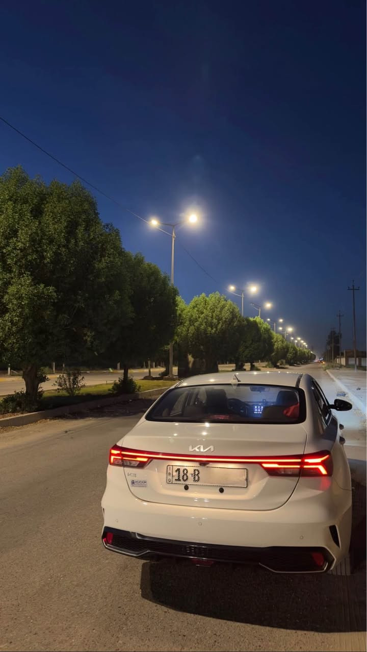 📌 للبيع: كيا K3 (Kia K3) موديل 2024 

🔹 المواصفات الأساسية:
• المحرك: 4 سلندر، اقتصادي جداً بسعة 1.5L
• المسافة المقطوعة : 16.800كم فقط (شبه جديدة).
• اللون الخارجي : أبيض ملكي.
• مكان ورقم اللوحة : بابل / مركز الحلة.
🔹 المواصفات الداخلية والراحة:
• مقاعد جلد فاخرة.
• فتحة سقف.
• شاشة عرض ذكية مع كاميرا خلفية عالية الدقة.
• تحكم ستيرن متكامل.
• نظام تكييف لمس متطور.
🔹 الأنظمة والسلامة:
• 4 مودات قيادة (Drive Modes) لتناسب جميع الطرق.
• نظام أوتو هولد (Auto Hold).
• جام أوتوماتيك مع نظام سيفتي لحماية الأطفال.
• إضاءة أمامية زينون (Xenon) مع بك لايت LED بالكامل.
🔹 حالة السيارة:
• السيارة نظيفة جداً وبحالة ممتازة.
• توجد رصعات صغيرة جداً وغير مؤثرة (موضحة بدقة في الصور للشفافية).

📞 للتواصل والاستفسار: (واتساب أو اتصال) *********** حلة, بابل
