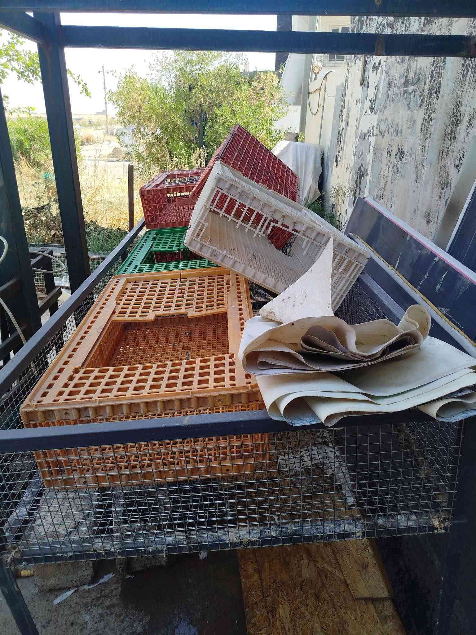 اغراض محل دحاج للبيع
تواصل واتساب 

***********
