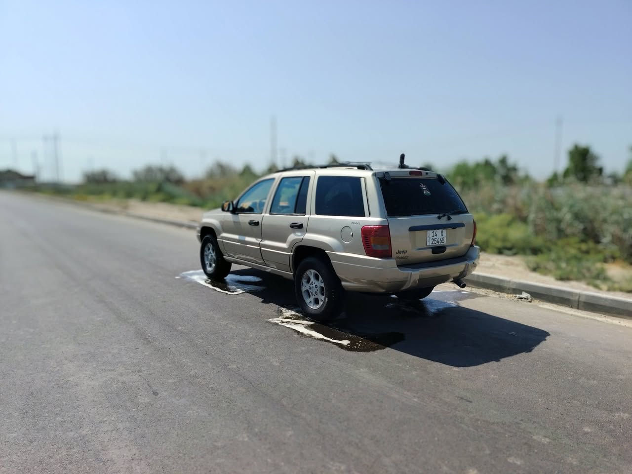 جيب موديل 2000 رقم بصره دولي سنويه 2031 تحويل مباشر محرك وكير ففتي كارتون تخم تاير حداديه كهربايات كلها شغاله تبريد سياره مكفوله وجاهزه من كلشي دواخل عسلي دوشمه شاشه سستم صوت سياره مال جناي وحله من صور للبيع السعر 55 وبيها مجال للطيبين رقم الهاتف ***********
