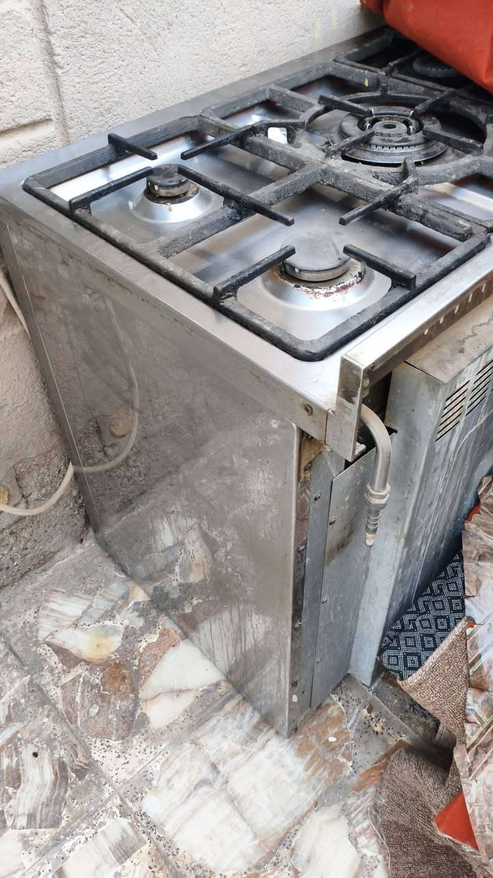 طباخات 2 مستعمللت هواي واحد ابو 5عيون واحد 4عيون وغساله شغاله بس كشرها تعبان للاستفسار الاتصال على الرقم ***********واتساب متوفر
