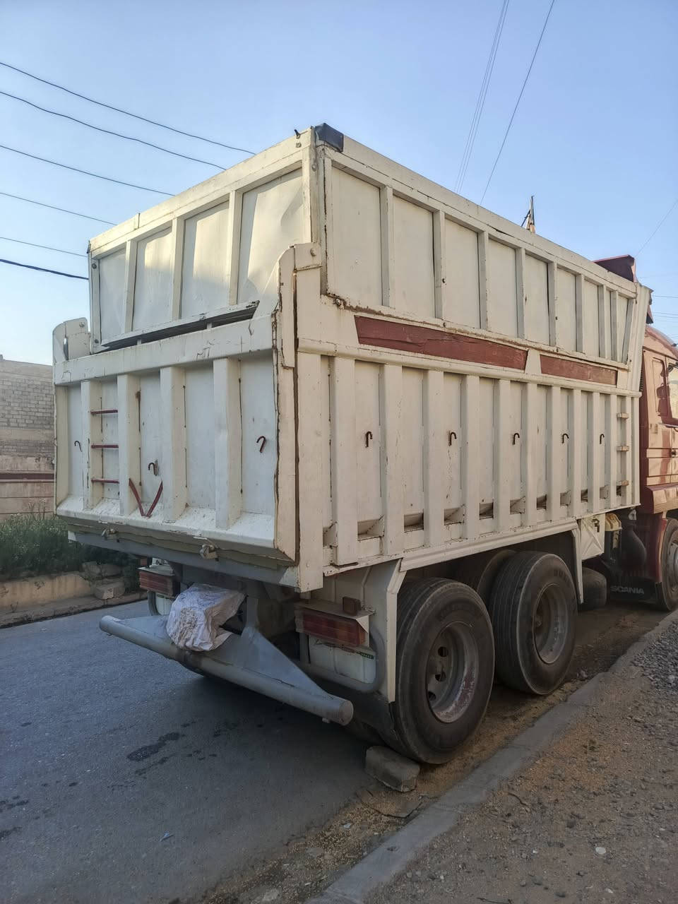 السلام عليكم بودي قلاب للبيع طول 4,65م كامل مع جك وجاملغات ودعميا وتانكي ماء كامل ماعد التعلوا
للاستفسار على الرقم 
***********
***********
السلام عليكم بودي قلاب للبيع طول 4,65م كامل مع جك وجاملغات ودعميا وتانكي ماء كامل ماعد التعلوا
