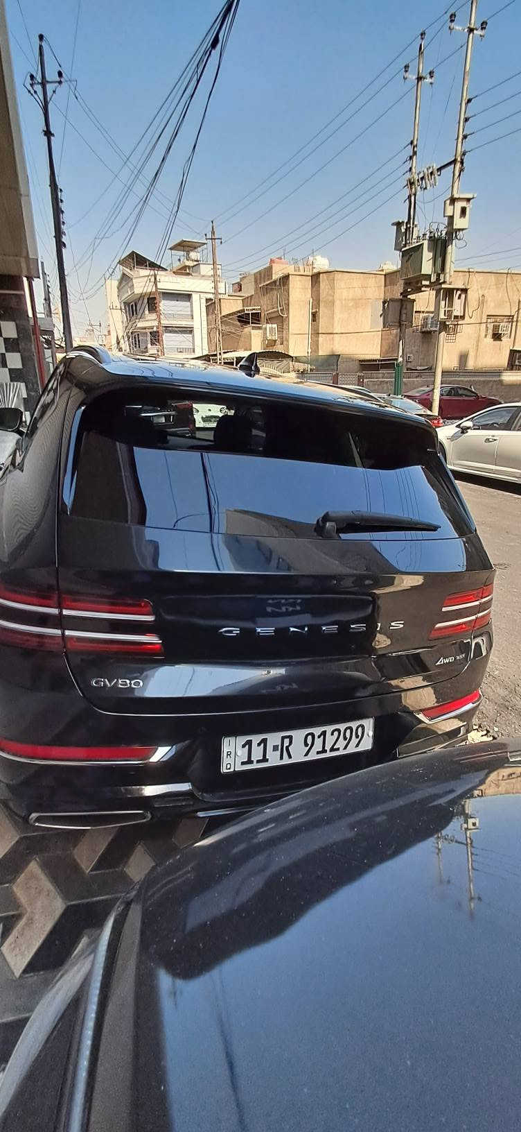 سلام عليكم جينسس GV80 للبيع موديل 2023 فول مواصفات فئة برستيج حادثها مرفق بالصور بنيد مبدل فقط والجاملغ مصبوغ وبيها كلير باب خلفي عكس السايق ايرباك دركة طاك فقط للبيع بدون مراوس بيع فقط مكان السيارة بغداد المنصور السعر 37000 دولار وبيها مجال 3شدات و70 ورقة [***********]
