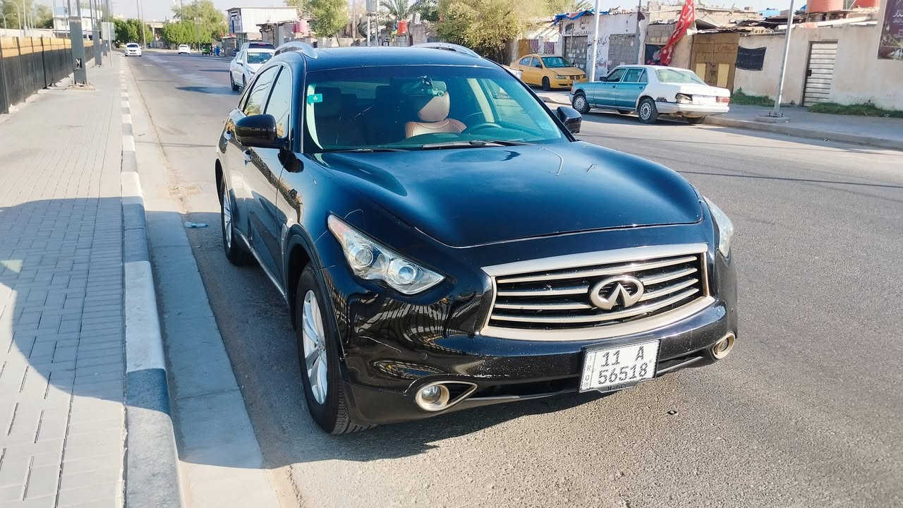 سلام عليكم 
للبيع 
انفنيتي 37fx موديل 13 رقم بغداد مشروع وطني باسمي 
السيارة تقرير غرق 
مبدل ضفاير وعقول كامله من الرافدين...
محرك قبل ٣ شديته بغداد وارد يابان بعده بضمان 
تخم تايرات حداده نوزلات بلكات كله جديد 
السيارة بيه ضربه دراجه باب العبري موضح بالصورة 
ومبدل قبق صندوق وبيه شخوط أيضا موضحه بصور 
سياره جاهزه من كلشي 
 السيارة بالبصرة 
***********
السعر 110$
