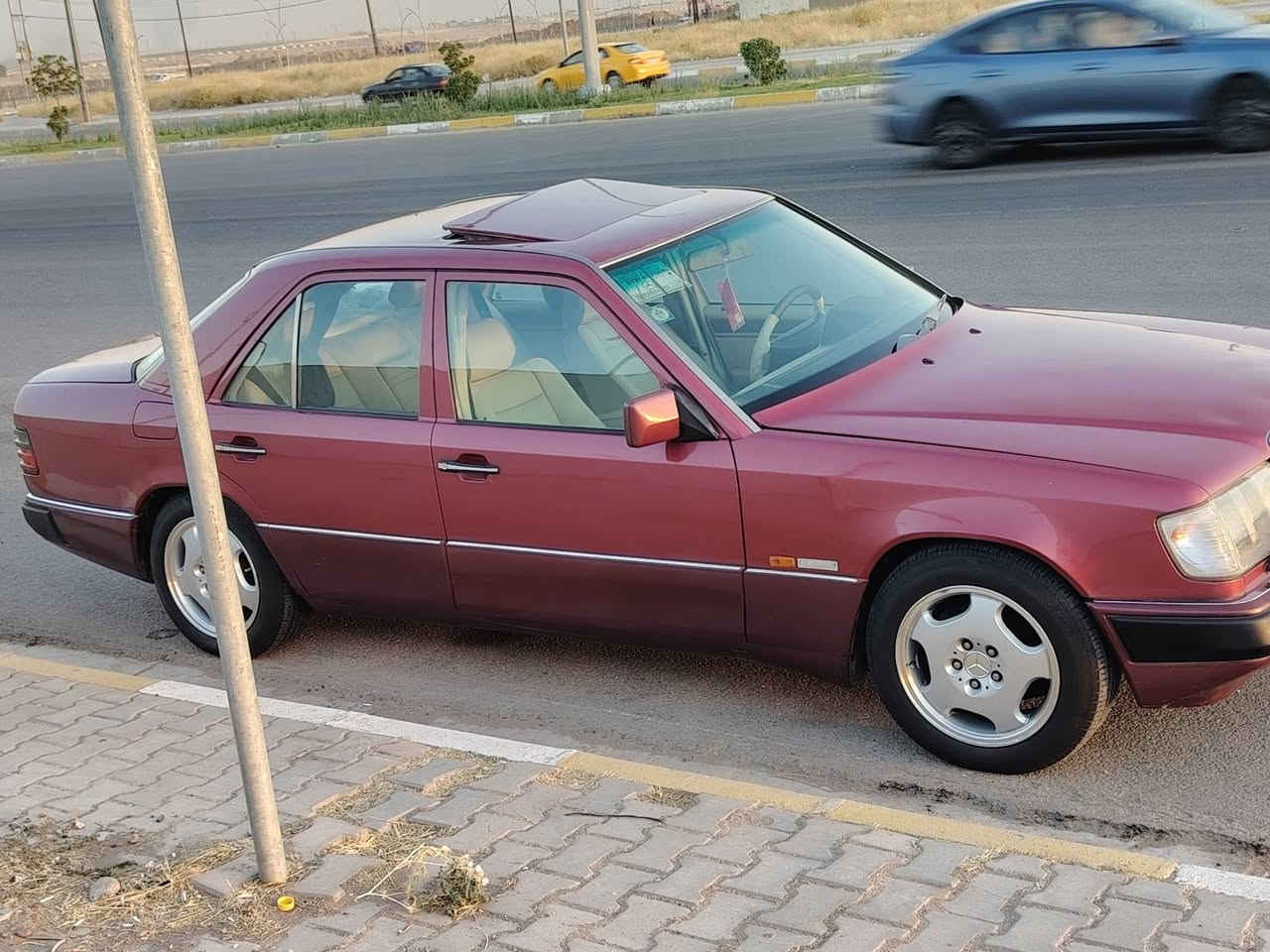 السلام عليكم
اللهم صل على محمد وآل محمد

سيارة مرسيدس دب موديل 1992 مصبوغ عام للجمالية

 فقط رقم بغداد مشروع وطني شرط تحويل ثاني يوم 

كير ومحرك بلادي  المحرك عنكبوت حاوية جديد مشدود

تبريد خير من الله شرط ثلج مشدود عليه دبل بنگة يعني انسى حماوة

كشنات جلد جدد مشدود 
كشن سايق وسكن كهربائي شغال كامل

قواعد دبل بلادية ممطخوخة

سيارة كلها ع بلاد مملعوب بيها

سيارة نصبتها بالواقع  تخبل بعد احلا من الصور

مكان السيارة كركوك

سعر 70$

 للاستفسار ***********  مكلف بل نشر
