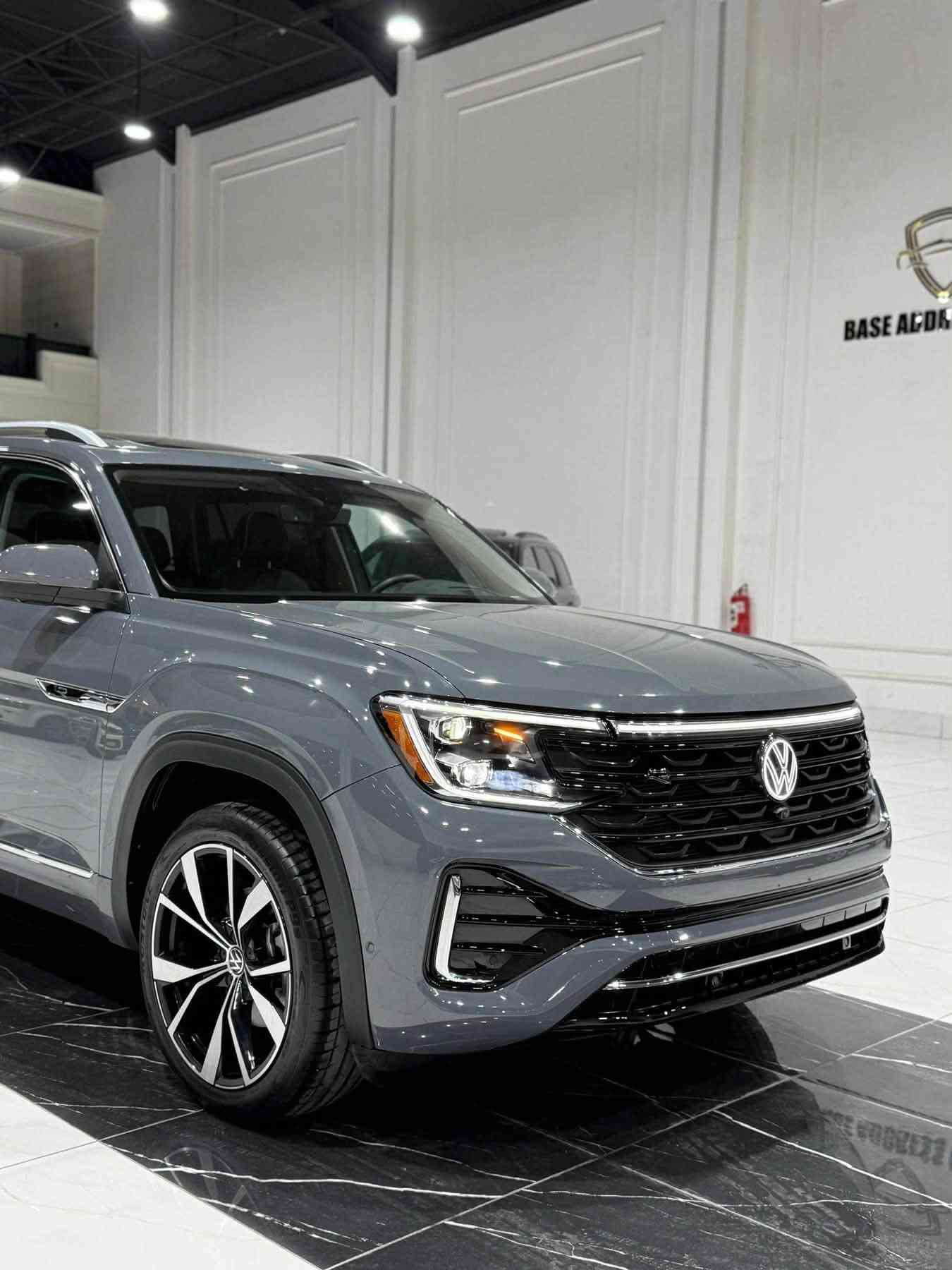 Volkswagen Atlas SEL Premium R-Line 2025
‎عداد المسافة : 11 الف مایل 
‎السیارة کلین تایتل بدون صبغ و تبدیل 
‎فاملي ٧ راکب 
‎لون سمنتي اعلی لون ب اطلس 

‎اعلی المواصفات  SEL premium Rline 1/1 :
‎سقف بانوراما
‎داتاشو 
‎بصمة تشغيل
‎بصمة أبواب
‎تشغيل عن بعد (Remote Start)
‎صندوق شفط كهربائي
‎رادار أمامي (تحديد مسار)
‎رادار جانبي (نقاط عمياء)
‎رادار خلفي (تحذير من الاصطدام)
‎كاميرات محيطية 360°
‎سستم سماعات FENDER
‎تحكم وضعيات القيادة Drive Modes 
‎اوتو بارك Auto Park
‎تبريد مركزي لمس
‎كشنات ميموري
‎كشنات جلد
‎کشن تدفئة و تبرید
‎هاند بريك بصمة
Android Auto 
Apple Car Play 
‎مانع انزلاق+ABS
‎شاشة كبيرة لمس
‎حساسات خلفية+ كاميرا 
‎تحكمات استيرن
‎اوتو ستارت Auto start 
‎اوتو ستوب Auto Stop 
‎وبقية المواصفات المعروفة
‎‏‎ 
‎مکان سیارة اربیل
‎‏‎سیارة بدون رقم تترقم شمالي 
‎‏‎‏‎للاتصال والاستفسار
‎☎️*********** اسیاسیل
‎کورك *********** ☎️
