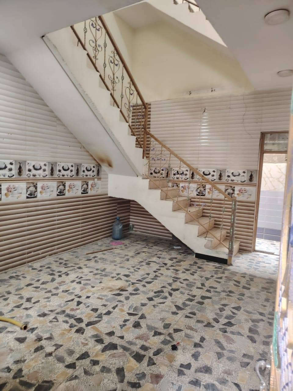 السلام عليكم بيت للبيع خلف متنزه حاكم الزاملي 100 متر طابقين ***********
