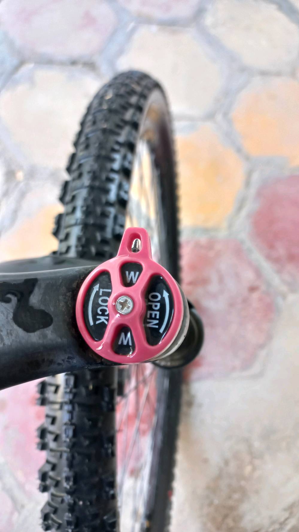 للبيع 

دراجة MTB المواصفات : 
حجم  27.5
7 تبديل خلفي 3 امامي 
سرج طبي 
اطارات من نوع HUTCHINSON KRAKEN 
بريكات دسك امامي خلفي حجم 160
دبل امامي هايدروليك فتح وقفل
نضافة 90% 

كل الاجزاء هي اصلية وشغاله بالكامل 

يأتي مع الدراجة 
سرج إضافي هدية  🎁 
وزوج اطارت إضافي هدية 🎁
 

مكان _ كربلاء _ الحسينية
تواصل 
*********** رقم واتساب