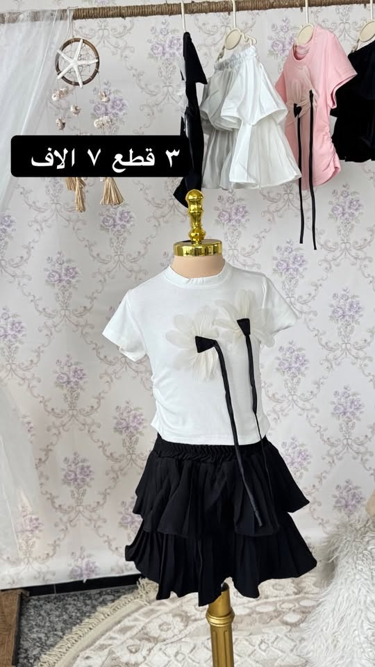 عندي هايه الملابس تعزيله بيج ٩٩ قطعه اريد أبيعهن للاستفسار على الرقم ***********
