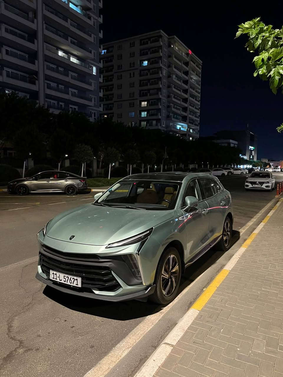 السلام عليكم 
 T5  EVO   

4 سلندر هايبرد 
1500 تيربو 
ماشيه 83 الف 

2024 فول 1/1 

سقف بانوراما متعدده
رادار امامي خلفي 
كامره 360 درجه 
رادار تنبيه مغادره المسار
صندوق كهربائي ⚡️ 
تحكم ستيرن جهتين 
 كشنات كهربائي جلد +تدفئه وتبريد+ كرسي السائق بي مساج 
دواخل لونين بيجي واسود
مري شفط 
اوتو لايت LED واضويه نهاريه
اشاره ب المرايه
ثلاث انضمه قياده. اقتصادي+عادي+ سبورت
دخول بصمه + اشاير ترحيب لوكو السياره
  ثلاجه داخليه
اضائه داخليه متعدده الالوان 
حساسات خلفيه
مساعده نزول منحدرات

السياره عليها ضمان 5 سنوات صيانه مــن شركه ليث العبيدي او 200 الف كيلو متر 

مكفوله السياره ماعدا الصندوك مضروب بطابوكه ومسوي خسفه صغيره ومرجع بارد بدون اي صبغ

‭***********‬ بغداد, العراق
