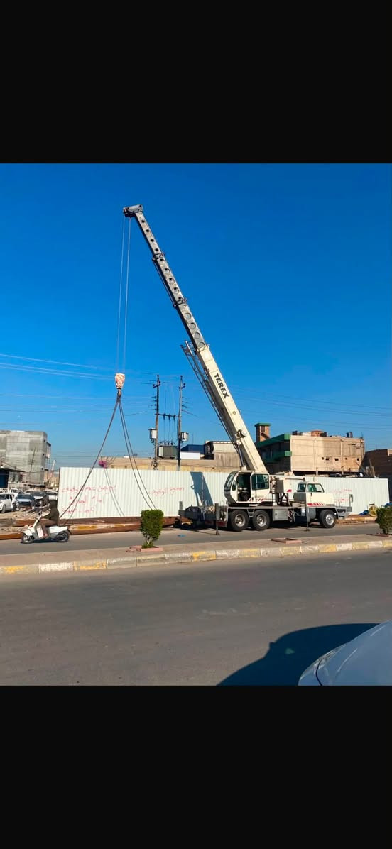 السلام عليكم من رخصت الادمن كرين تركس 35 طن الببيع 3 سلايتات  رقم بغداد شرط  التحويل  اني ممتواجد على فيس هاذ رقم صاحب الكرين ***********
