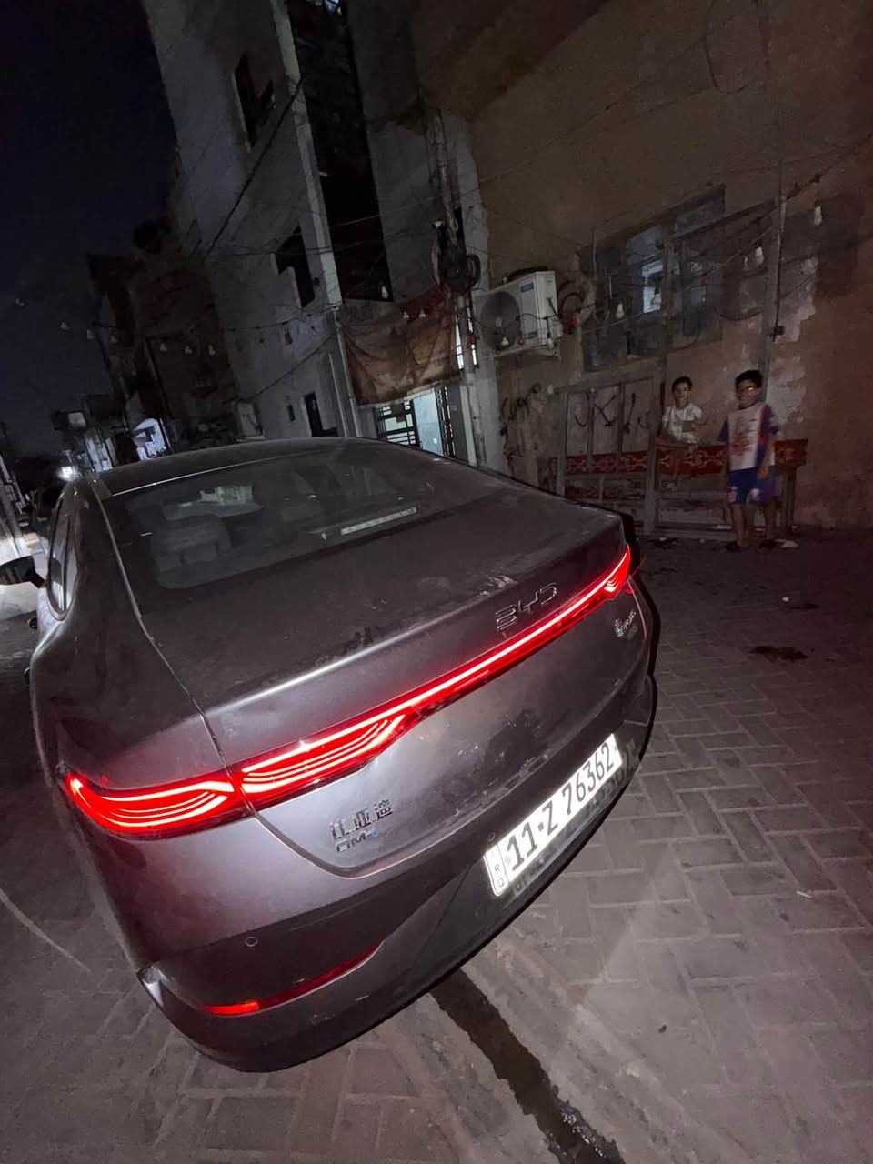 🚘 BYD Qin Plus DM-i 2025 للبيع

🔹 الموديل: BYD Qin Plus 2025
🔹 الممشى: 51,000 كم — المجموع الكلي كهرباء + بانزين
🔹 المحرك والگير والبطاريه والكهرباء والصدر : مكفولات
🔹 التايرات: شاد الها تخم كامل قبل 4 ايام 
🔹 مدوشمة كاعية ودوسات جديده 
🔹 بارد بالصندوق: خفيف و قليل
🔹جاملغ أيمن: بارد كلش خفيف 3 اصابع 
الجامه الاماميه بيها فطر خفيف 
🔹 السيارة نظيفة ومرتبة وما ناقصها شي
🔹 مكفولة من كلشي حسب الفحص
🔹 مواصفاتها معروفة وما تحتاج أذكرها

💰 السعر: 18,800,000 دينار

📍 بغداد – مدينة الصدر – شارع الفلاح – قطاع 7

📞 ***********

الجاد يجي يعاين ويفحص، والسيارة على الطبيعة أحل
