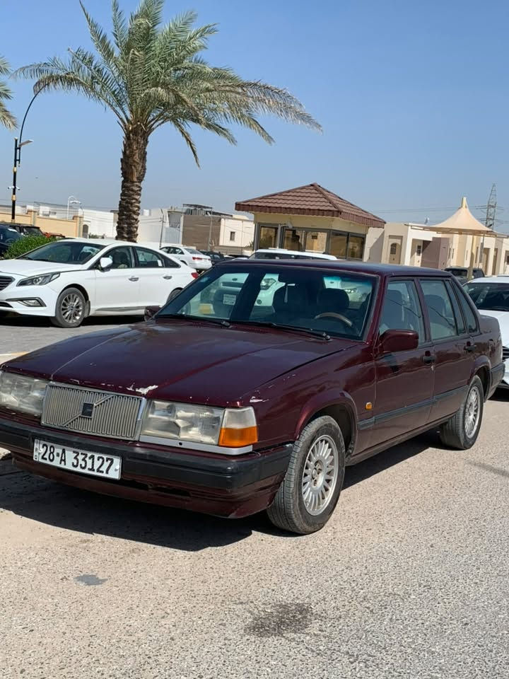 السلام عليكم 
للبيع فقط فالفو 940  
مديل 1992
رقم نجف سنويه 28 
بسمي السيارة مداور ثاني يوم 
مكفوله كير و محرك 
مصبوغه عام جماليه 
تبريد عايز غاز 
حداديه نص عمر 
سنتر لوك شغال 
كير بلادي محرك بلادي 
تايرات جديد باتري جديد 
السعر 50 وبيها مجال 
مكاني نجف اي استفسار 
***********
