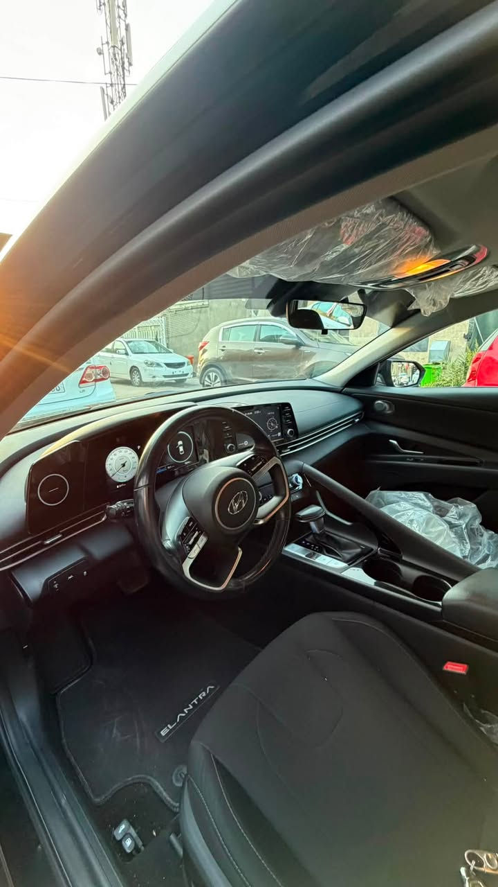 .

🚘 للبيع | هيونداي النترا 2022
وارد أمريكي | فول مواصفات

📌 مواصفات السيارة:
▪️ اللون: أسود.
▪️ محرك 2000 دوش
▪️ الممشى: 77 ألف كم.
▪️ تشغيل ودخول ذكي (بصمة).
▪️ شاشة رئيسية.
▪️ شاشة عدادات ديجيتال.
▪️ نظام صوت Bose.
▪️ فتحة سقف.
▪️ كاميرا خلفية.
▪️ نظام مراقبة النقطة العمياء.
▪️ نظام منع الاصطدام الأمامي.
▪️ مثبت سرعة ذكي (Smart Cruise).
▪️ Auto Hold.
▪️ مقاعد مع تدفئة.
▪️ السيارة فول مواصفات.

🔹 الحادث الأمريكي  فقط العتبه مال الصدر موضح بالصور بكل شفافية.
🔹 السيارة نظيفة وجاهزة للاستخدام.

📍 الموقع: النجف – قرب مجسرات الزهراء.
📞 للاستفسار: ***********
