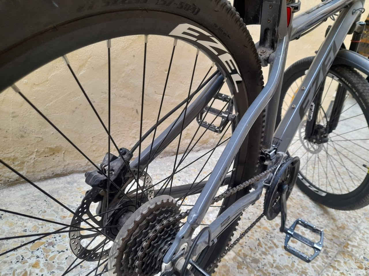 🚲 بايسكل جبلي للبيع 🚲
بايسكل جبلي حجم 27 إنج، ألمنيوم بالكامل حتى الصينية ألمنيوم.

🔹 بريكات دسكات هيدروليك لمس
🔹 الوايرات دفن
🔹 البطيخة ألمنيوم
🔹 خفيف ومرتب وشكله بسيط وحلو
🔹 مناسب للشارع والطلعات

💰 السعر 170 ألف
🤝 قابل للتفاوض ويا الجاد

📩 للاستفسار والتفاصيل راسلني خاص.
