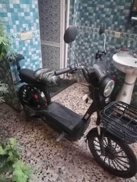 دراجه شحن حجم كبير السعر 300 وبيها مجال بسيط المكان البلديات 077142662...