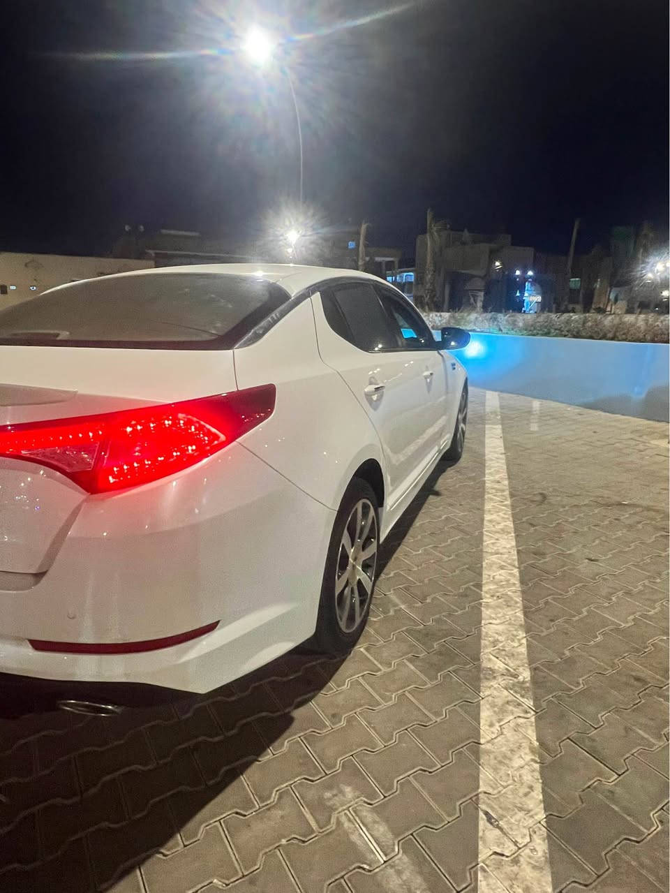 كيا اوبتما خليجي موديل 2014 فول مواصفات بصمه كامرا حساسات دبل كزوز شفتات بلستيرن محرك 2400 تبريد خلفي السياره مكفوله فقط جاملغ الامامي مصبوغ بدون ضربه السعر 120$ 
*********** البصرة, العراق
