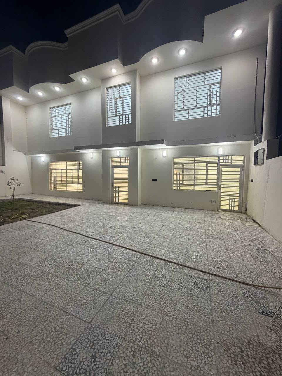 ياالله
بيت للبيع مساحته 280 ركن شارع ١٥ متر
البيت قريب جدا لشارع المجمعات 
يحتوي عل 4غرف نوم 
موقع البيت مجمع بيتي 2
لاستفسار وتساب وتصل 
***********
