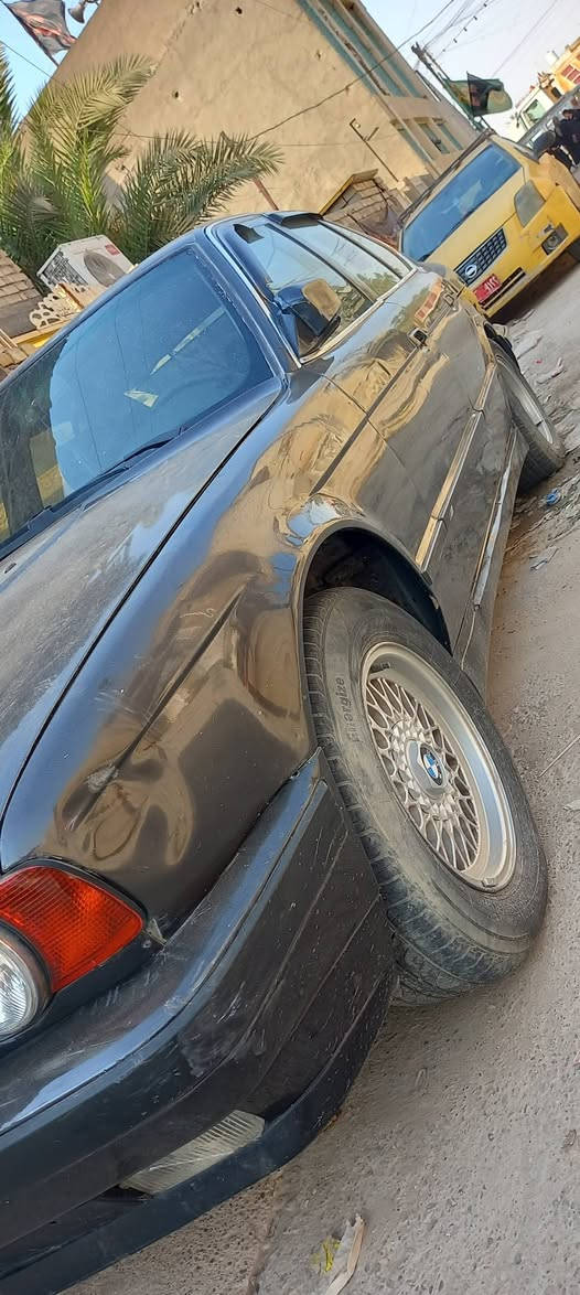 سلام عليكم عندي هاي بي ام موديل ٩٠اصلي الحجم ٥٢٥ مكينه مفتوح كير عادي رقم بغداد تحويل مباشر بس بيع مااروس ولا قصد نقد فقط لسياره أوربي فول عادي بس جام كهرباء مكينه وكير جديد تخم تاير جديد ويل كب جديد لاضربه ولا خياس جديدةمكاني بغداد الشعب رقم ***********لسعر ٢٩
