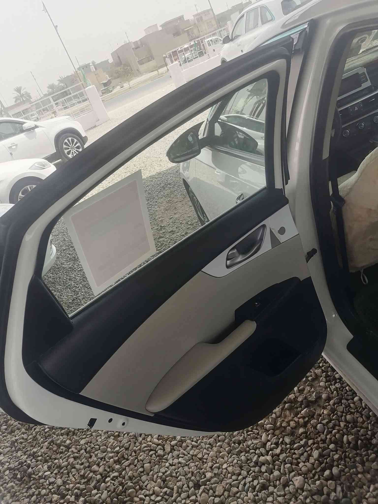 السلام عليكم سيراتو للبيع موديل 23 رقم اربيل كفاله عامه محرك 1600 قطعتين تبريد ماشيه 100 سياره جاهزه من كلشي مكان السياره واسط الصويره الشراي يتصل *********** مراوس سيراتو موديل 19 الى 24
