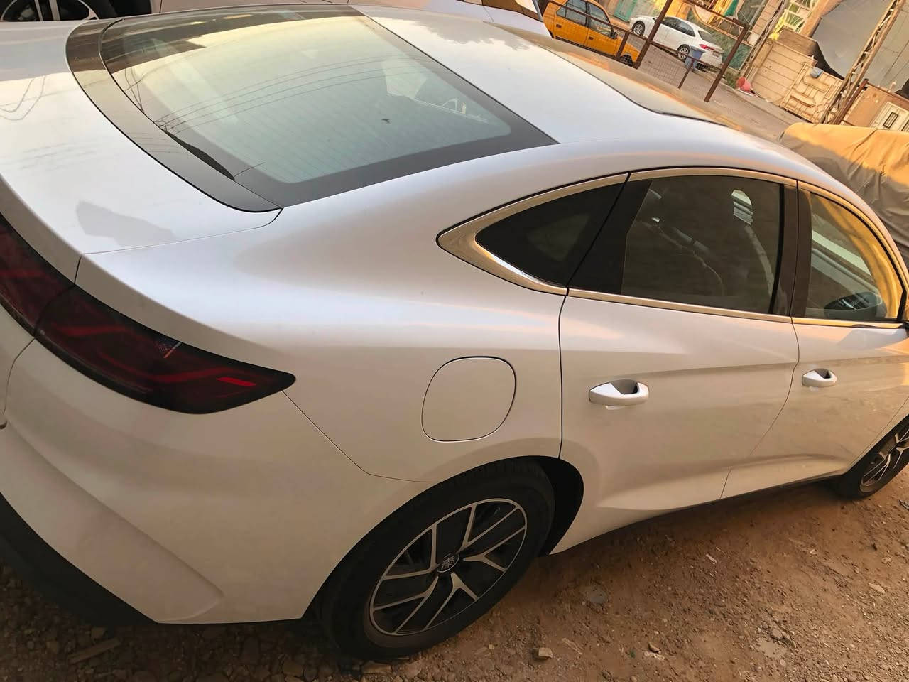السلام عليك للبيع BYD موديل 2025 فئة جون ال مواصفات 5 كامرات فتحة سقف شحن 120  السعر ٢٦٣٠٠ للاستفسار الاتصال على الرقم *********** بي واتساب مكان السياره بغداد حي البنوك السياره بسمي ماشية 8 الف كيلومتر كلي
